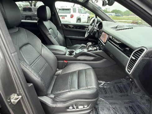 Used 2021 Porsche Cayenne E-Hybrid AWD/4WD image 39