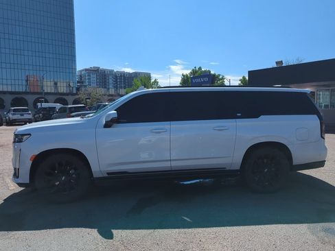 Used 2024 Cadillac Escalade ESV Sport Platinum w/ LPO, ONYX Package AWD/4WD image 4