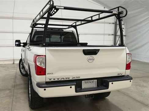 Used 2017 Nissan Titan SV image 7