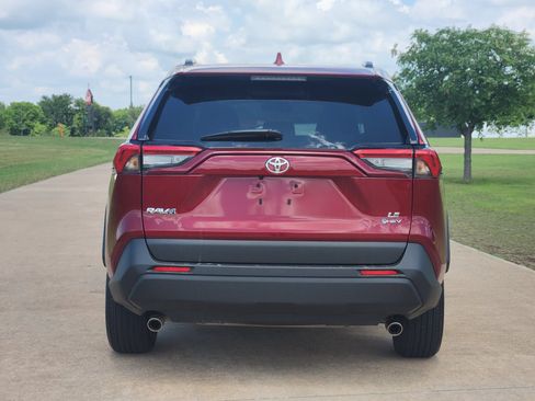 Used 2025 Toyota RAV4 LE AWD/4WD image 8