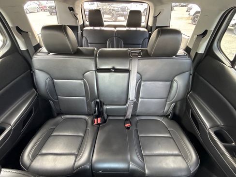 Used 2023 GMC Acadia SLT image 21