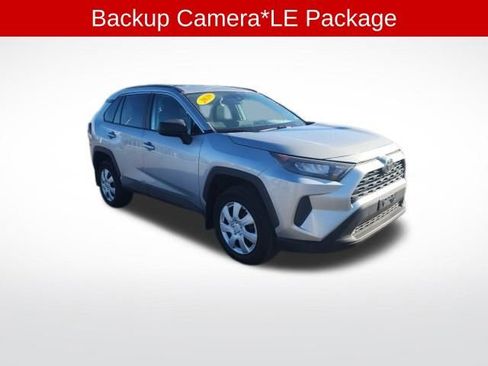Used 2020 Toyota RAV4 LE image 3
