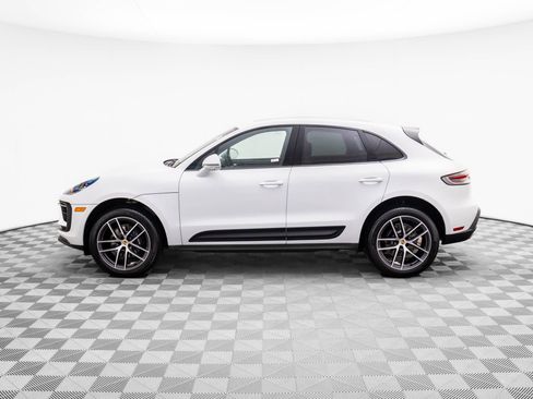 Certified 2026 Porsche Macan image 2