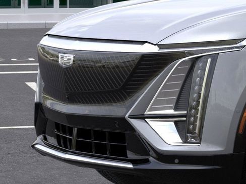 New 2025 Cadillac Lyriq Luxury RWD image 16