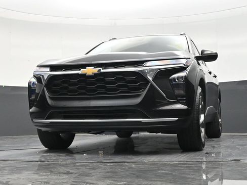 Used 2024 Chevrolet Trax LT FWD image 27