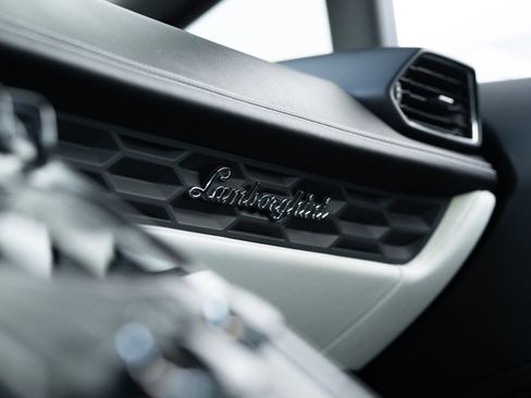 Used 2016 Lamborghini Huracan LP 610-4 image 7