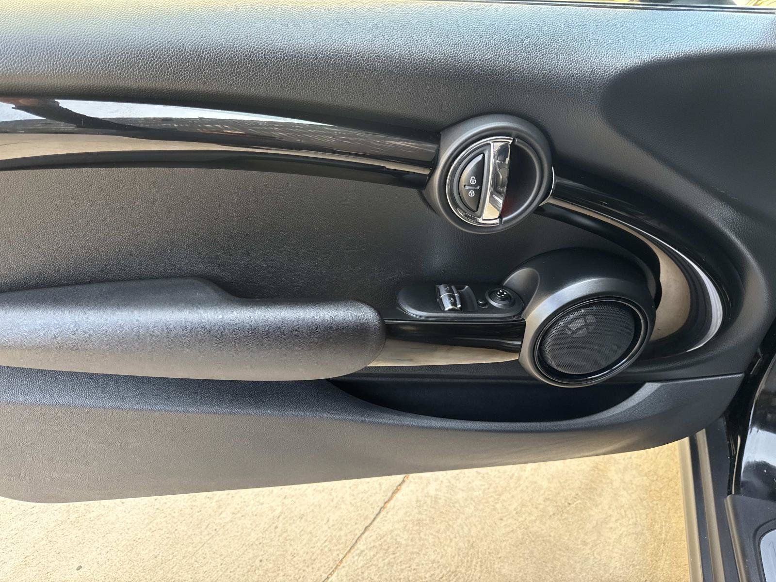 Used 2019 MINI Cooper S w/ Signature Upholstery Package FWD image 7