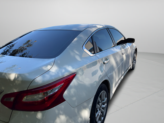 Used 2017 Nissan Altima 2.5 S w/ Power Driver Seat Package FWD image 4
