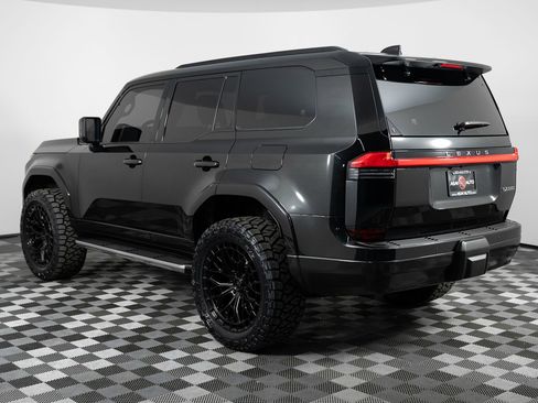 Used 2025 Lexus GX 550 image 4