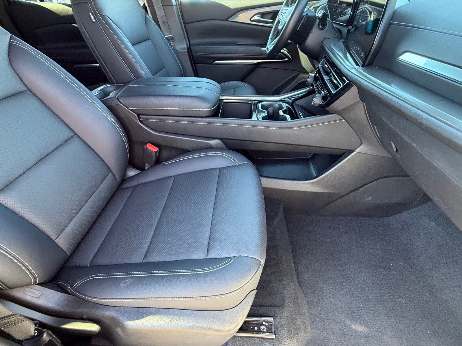 Used 2026 Chevrolet Traverse LT FWD image 10