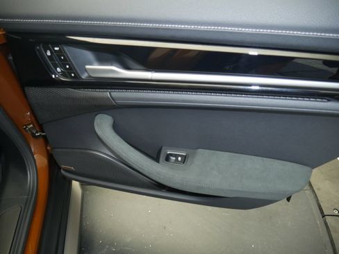Certified 2025 Porsche Panamera Turbo AWD/4WD image 27