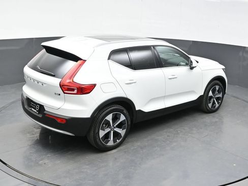 Used 2025 Volvo XC40 B5 Core AWD/4WD image 34