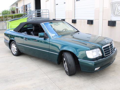 Used 1994 Mercedes-Benz E 320 Convertible image 28