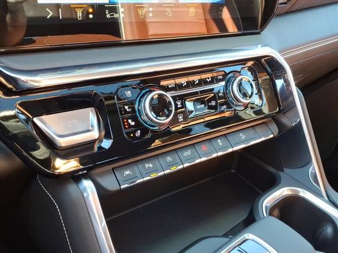 Used 2025 GMC Sierra 1500 Denali Ultimate image 27