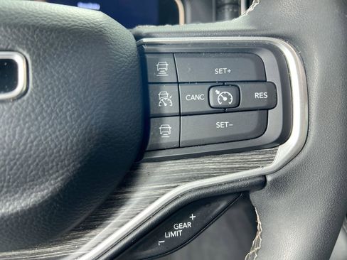 Used 2024 Jeep Wagoneer L Series II w/ Flexible Seating Group image 17