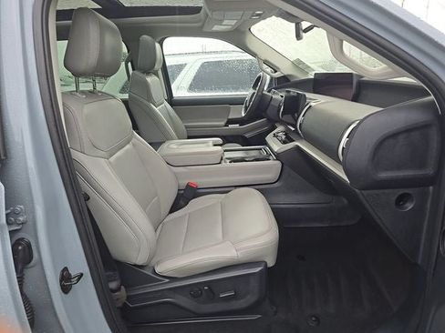 Used 2025 Ford Expedition Active AWD/4WD image 14
