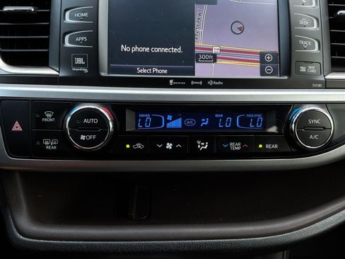 Used 2017 Toyota Highlander Limited FWD image 31