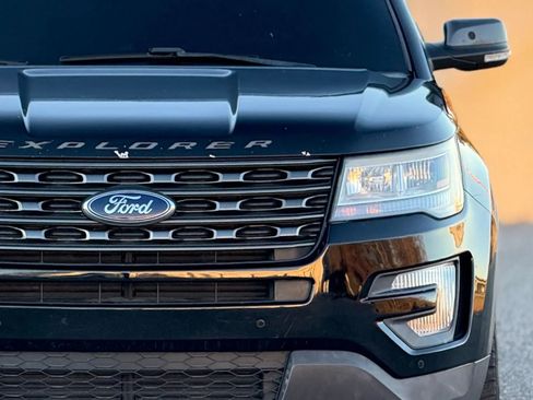 Used 2017 Ford Explorer XLT w/ Equipment Group 202A image 12