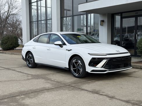 New 2026 Hyundai Sonata SEL FWD image 2
