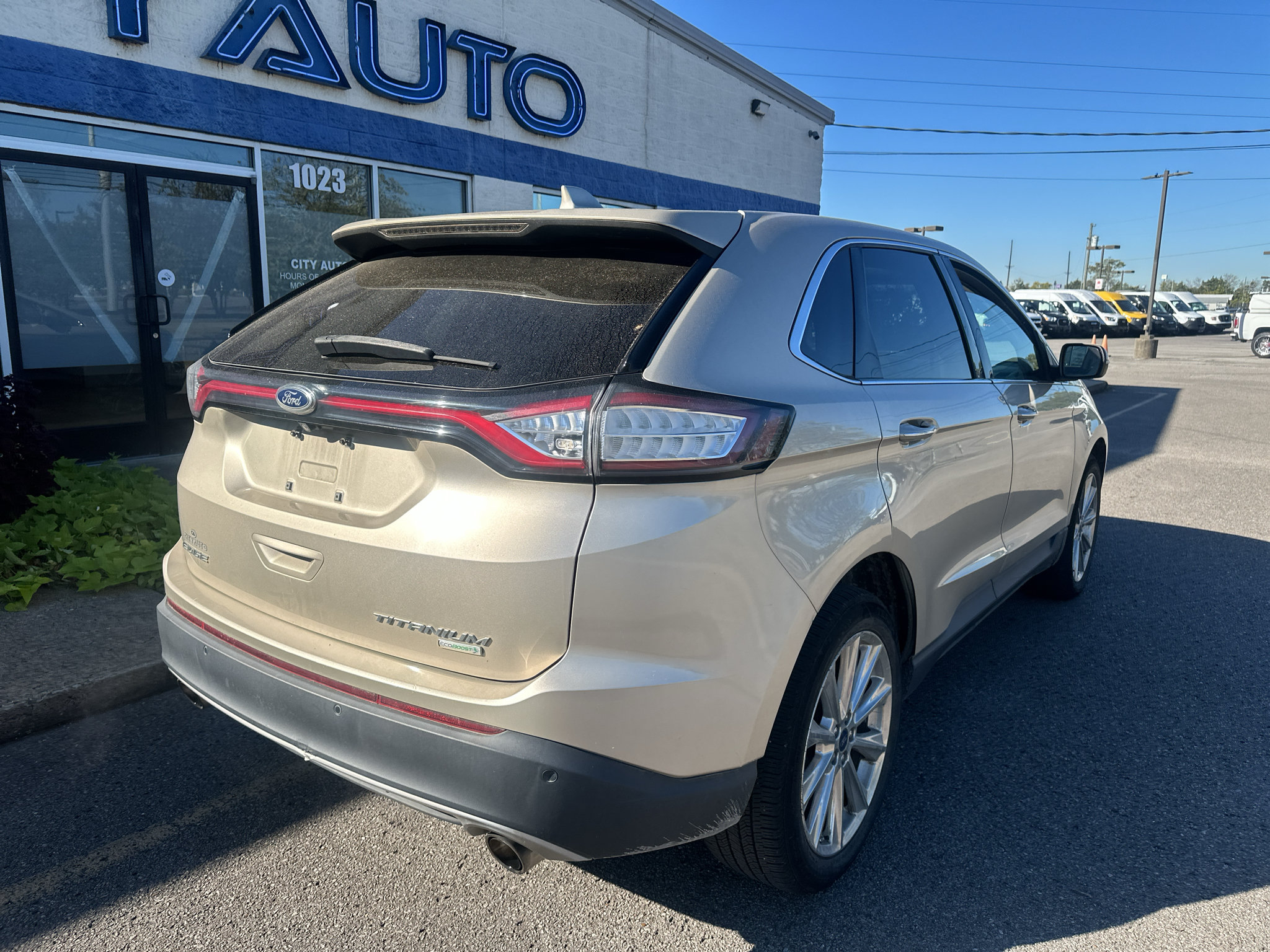 Used 2017 Ford Edge Titanium w/ Equipment Group 301A FWD image 4