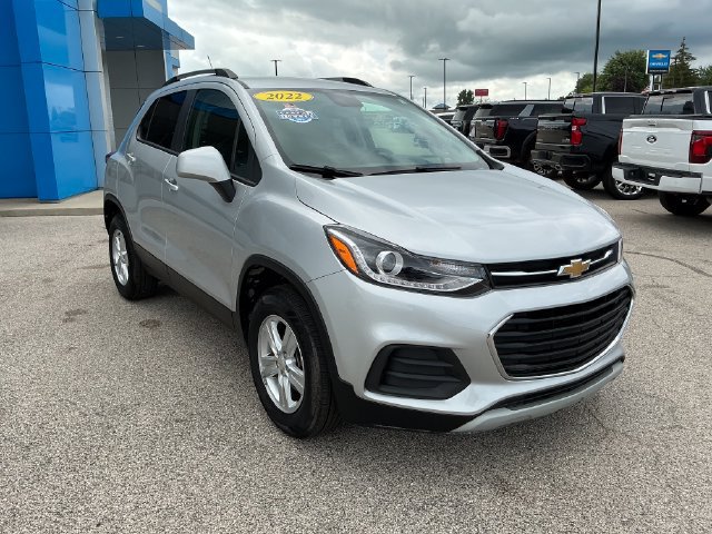 Used 2022 Chevrolet Trax LT w/ LT Convenience Package AWD/4WD image 16