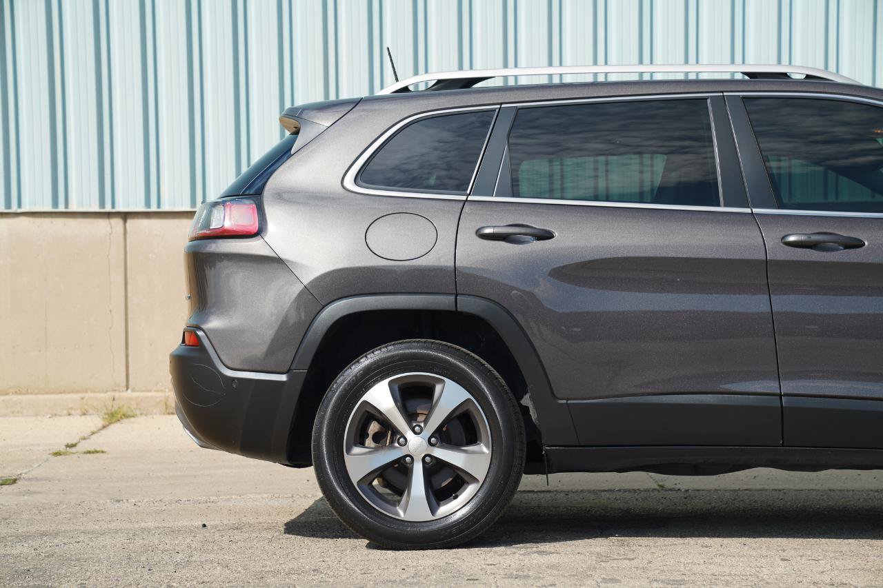 Used 2021 Jeep Cherokee Limited w/ Elite Package AWD/4WD image 7