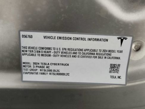 Used 2024 Tesla Cybertruck AWD Crew Cab image 88
