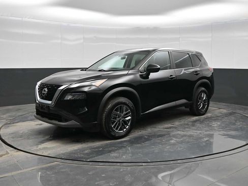 Used 2023 Nissan Rogue S image 1