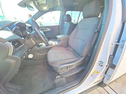 Used 2023 Chevrolet Traverse LT FWD image 13