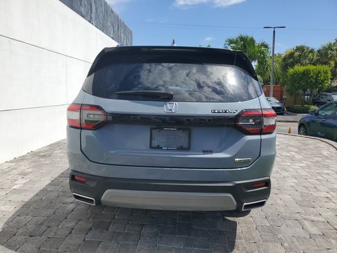 Used 2024 Honda Pilot Touring image 5