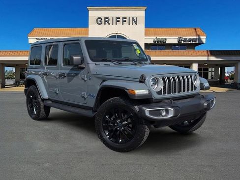Used 2025 Jeep Wrangler Unlimited Sahara AWD/4WD image 1