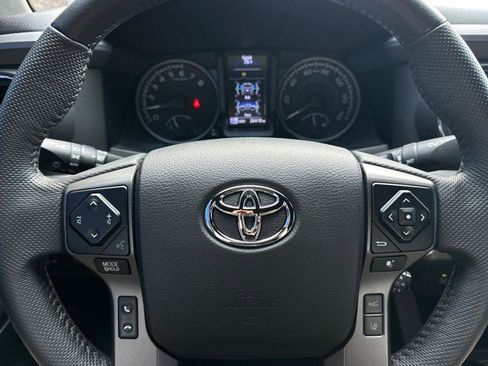 Used 2022 Toyota Tacoma TRD Off-Road image 23