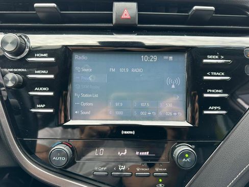 Used 2020 Toyota Camry SE image 34