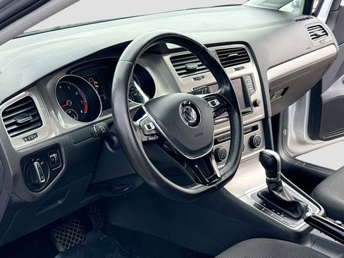 Used 2016 Volkswagen Golf S FWD image 4