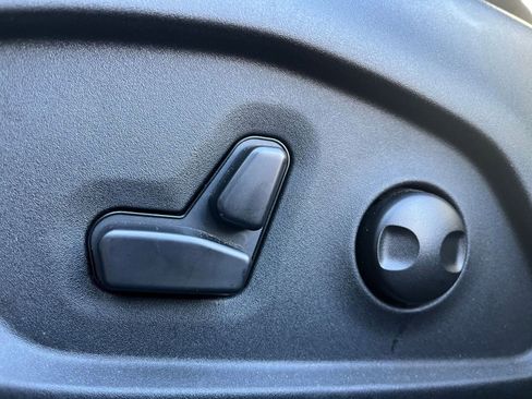 Used 2025 Jeep Compass Limited image 23