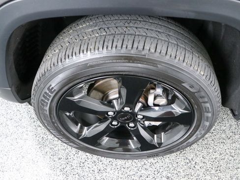 Used 2023 Jeep Grand Cherokee Altitude AWD/4WD image 11
