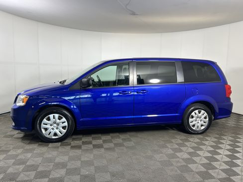Used 2018 Dodge Grand Caravan SE w/ UConnect Hands-Free Group FWD image 2