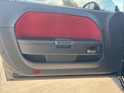 Used 2014 Dodge Challenger SRT8 w/ Harman/Kardon Audio Group image 25