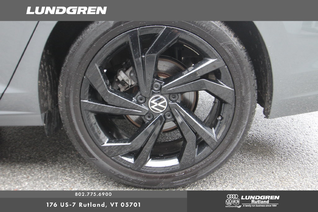 Used 2025 Volkswagen Jetta SE FWD image 32