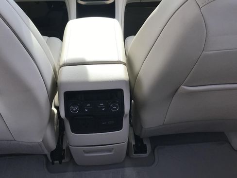 Used 2022 GMC Acadia Denali w/ Denali Ultimate Package AWD/4WD image 28