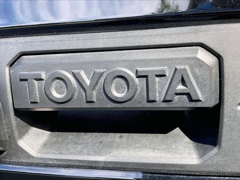 Used 2020 Toyota Tacoma SR image 6