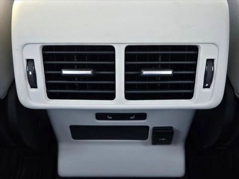 Used 2023 Land Rover Range Rover Velar R-Dynamic S image 18