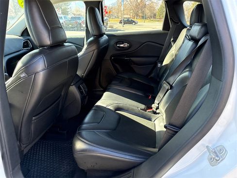 Used 2019 Jeep Cherokee Latitude Plus image 9