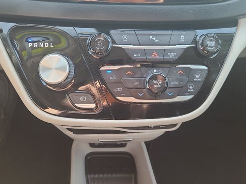 Used 2018 Chrysler Pacifica Touring Plus w/ Tire & Wheel Group FWD image 20