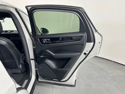 Certified 2023 Porsche Cayenne Coupe AWD/4WD image 25