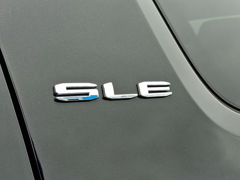 Certified 2023 GMC Acadia SLE FWD image 32