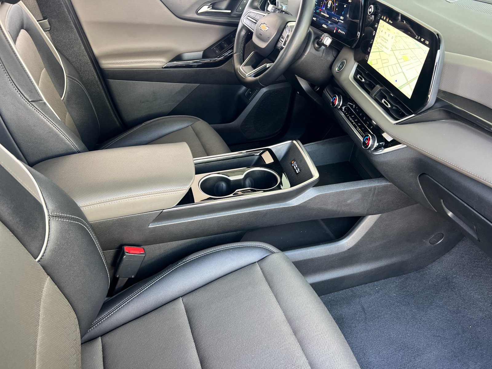 Used 2025 Chevrolet Equinox LT w/ Convenience Package II AWD/4WD image 16