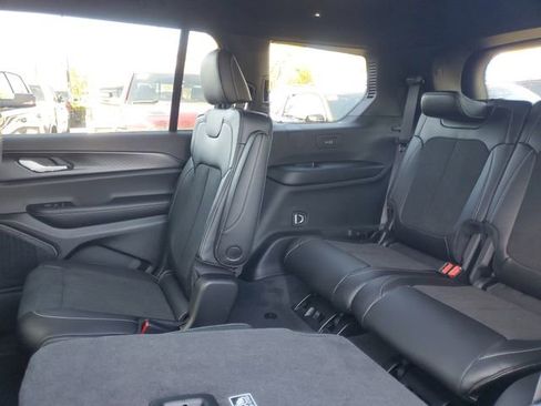 New 2025 Jeep Grand Cherokee L Altitude image 15