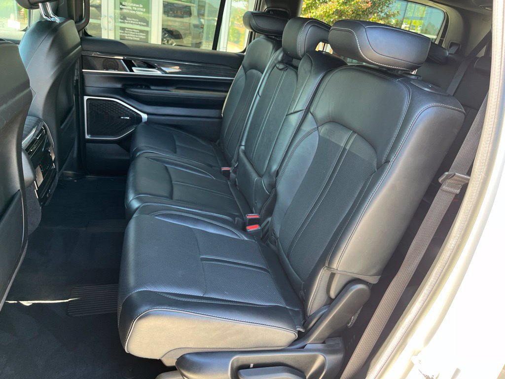 Used 2022 Jeep Wagoneer Series II RWD image 17