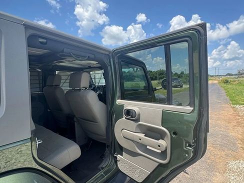 Used 2008 Jeep Wrangler Unlimited Sahara image 14